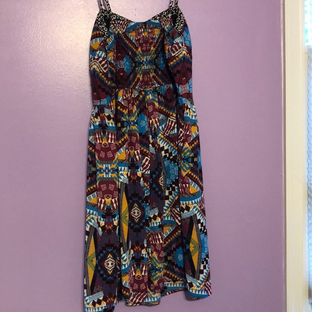 Fun, patterned dress - Picture 3 of 4